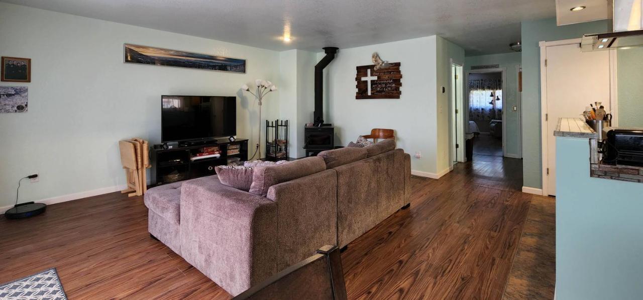 Trinity Escapes - Two Bedroom Two Bathroom Full Apartment Near Airport Anchorage Exteriör bild